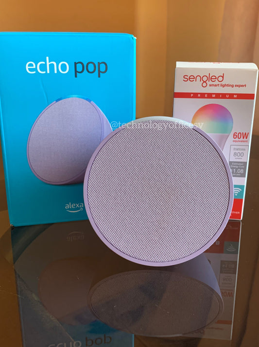 Echo Pop Lavanda con bombilla Sengled